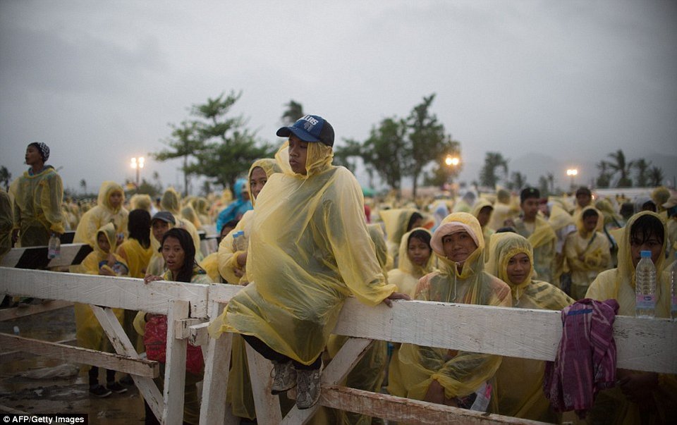 Πανζουρλισμός στις Φιλιππίνες με την έλευση του Πάπα Φραγκίσκου [εικόνες] | iefimerida.gr 6
