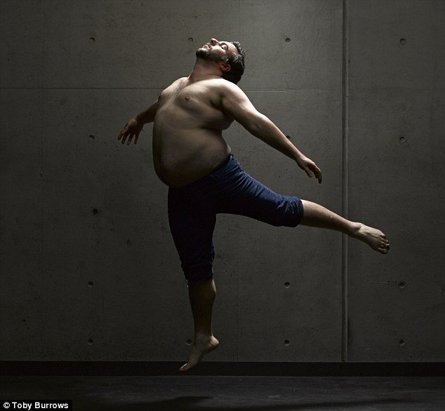 Το πιο ανατρεπτικό σόου χορού -Παχουλές χορεύτριες με έξτρα κιλά αλλά μεγάλη ευλυγισία [εικόνες] | iefimerida.gr 0