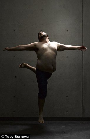 Το πιο ανατρεπτικό σόου χορού -Παχουλές χορεύτριες με έξτρα κιλά αλλά μεγάλη ευλυγισία [εικόνες] | iefimerida.gr 11