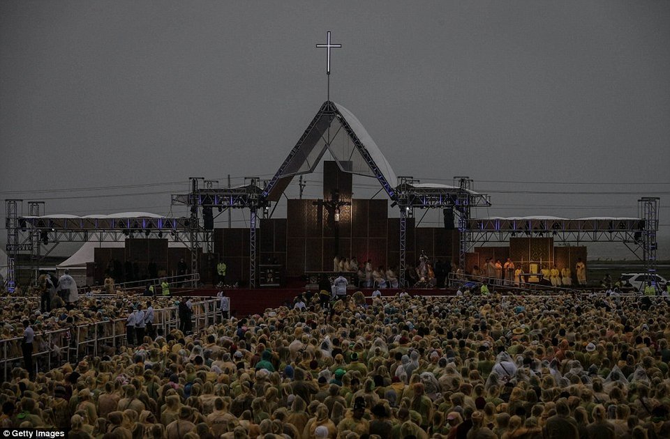 Πανζουρλισμός στις Φιλιππίνες με την έλευση του Πάπα Φραγκίσκου [εικόνες] | iefimerida.gr 2