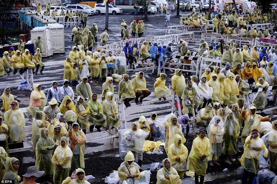 Πανζουρλισμός στις Φιλιππίνες με την έλευση του Πάπα Φραγκίσκου [εικόνες] | iefimerida.gr 3