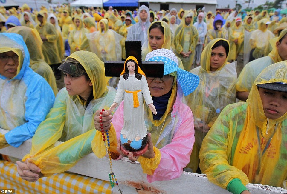 Πανζουρλισμός στις Φιλιππίνες με την έλευση του Πάπα Φραγκίσκου [εικόνες] | iefimerida.gr 4