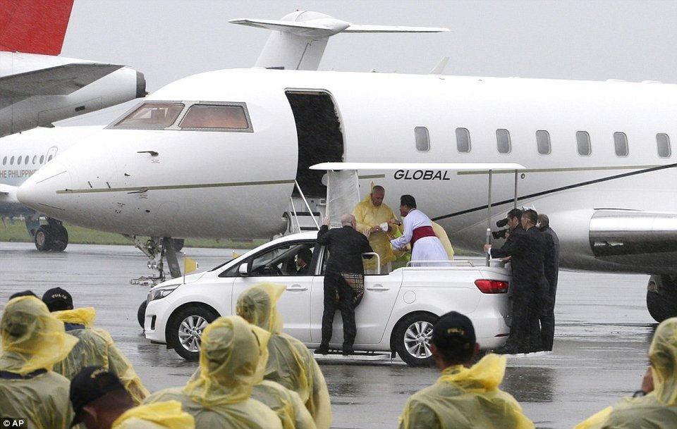 Πανζουρλισμός στις Φιλιππίνες με την έλευση του Πάπα Φραγκίσκου [εικόνες] | iefimerida.gr 13