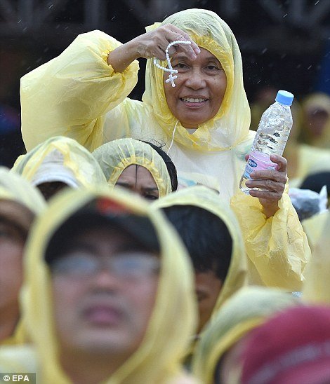 Πανζουρλισμός στις Φιλιππίνες με την έλευση του Πάπα Φραγκίσκου [εικόνες] | iefimerida.gr 8