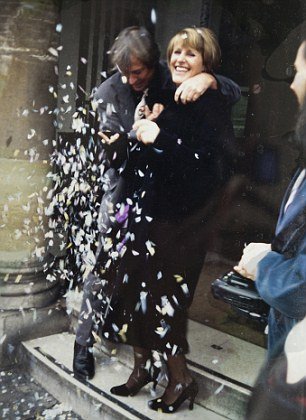 Δημοσιογράφος εξομολογείται: Η ζωή μου με επτά διαφορετικούς συζύγους μέσα σε 42 χρόνια [εικόνες] | iefimerida.gr 3