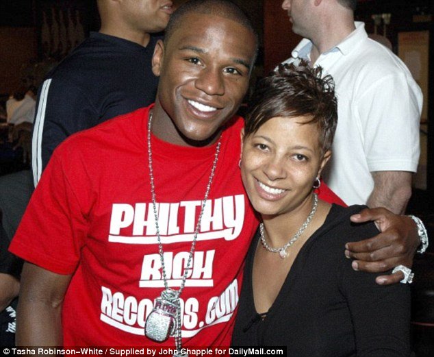 Βαλίτσες με δολάρια, στρίπερ και ακριβά ρολόγια: Ο μυστηριώδης κόσμος ενός διάσημου μποξέρ [εικόνες] | iefimerida.gr 1