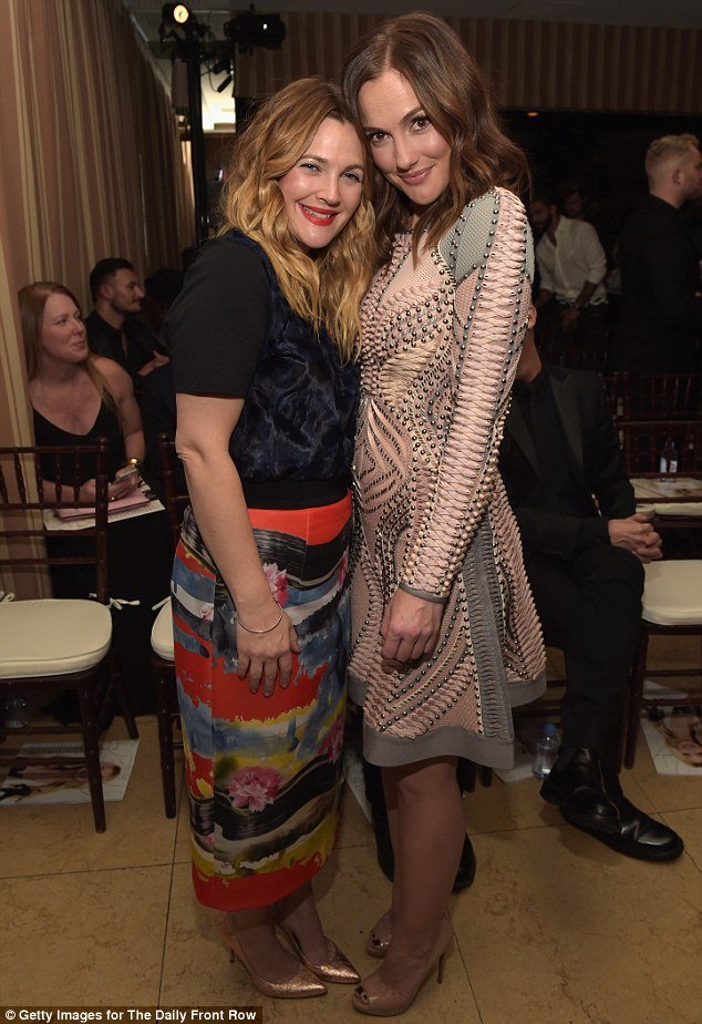 Μία αστυνομία μόδας για τα Fashion Awards LA -Διάσημες με παντόφλες και όχι μόνο [εικόνες] | iefimerida.gr 11