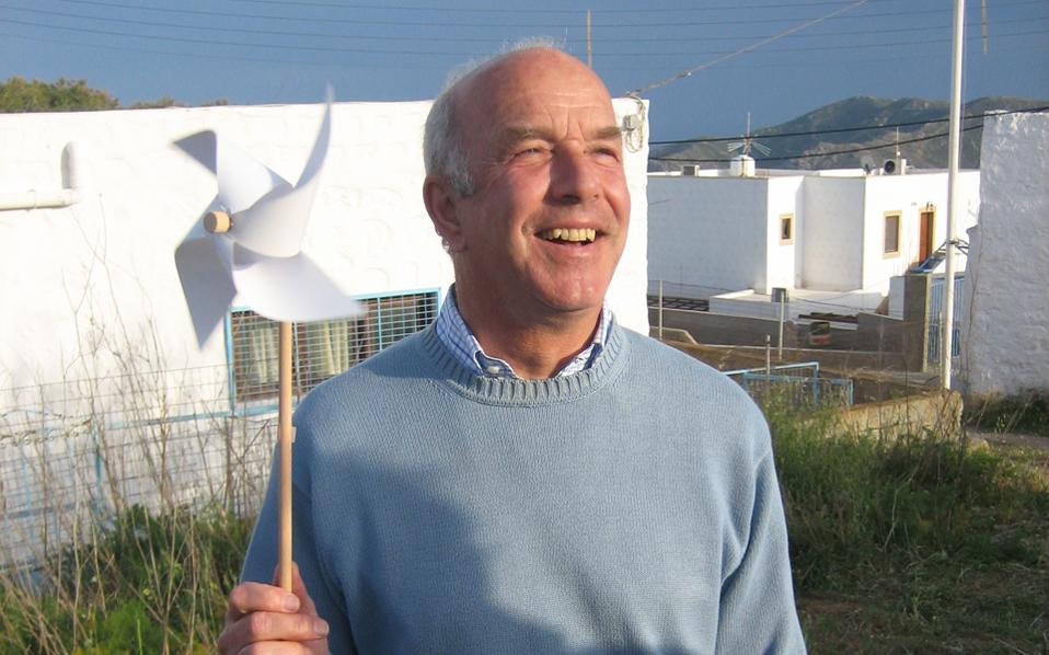 Ελβετός τραπεζίτης κάνει διακοπές στην Πάτμο: Είστε ευφυής λαός και ο τουρισμός θα σας σώσει [εικόνες] | iefimerida.gr 0