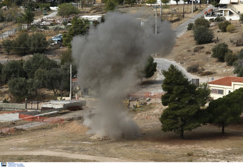 Ολοκληρώθηκε η ελεγχόμενη έκρηξη του βλήματος του Β' Παγκοσμίου Πολέμου στη Γλυφάδα [εικόνες] | iefimerida.gr 1