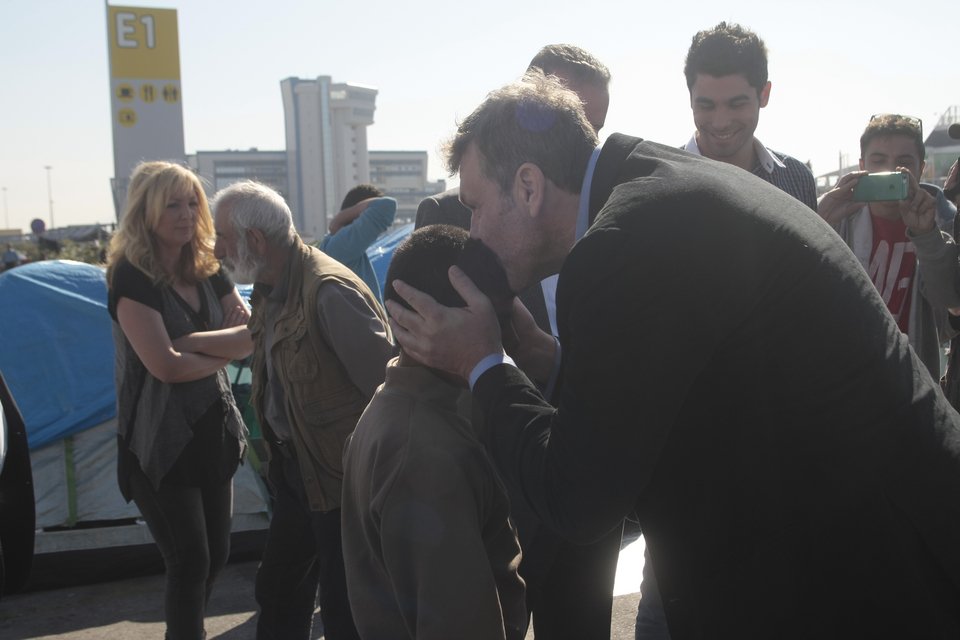 Στον Πειραιά ο Απόστολος Γκλέτσος-Ο πιτσιρικάς που του έκλεψε την καρδιά [εικόνες] | iefimerida.gr 5