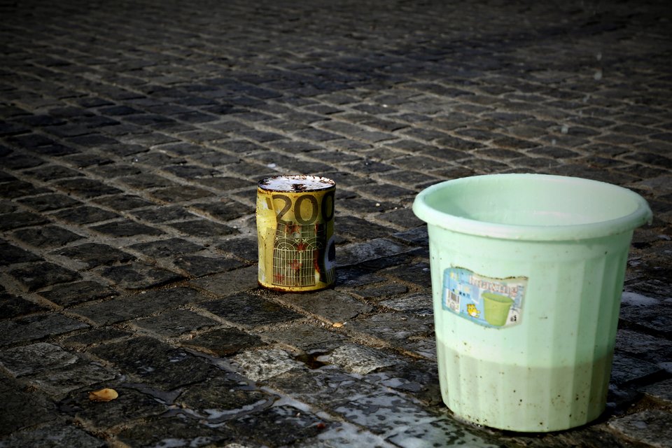 Γιατί γέμισε η Διονυσίου Αρεοπαγίτου με φούσκες; [εικόνες] | iefimerida.gr 3