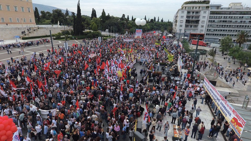 Στους δρόμους τα συνδικάτα ενάντια στο ασφαλιστικό-φορολογικό νομοσχέδιο [εικόνες] | iefimerida.gr 0