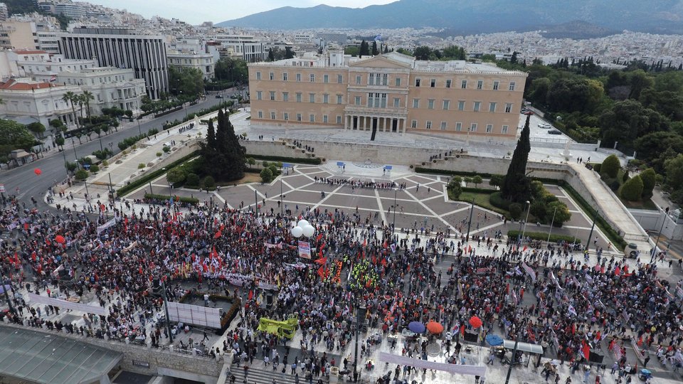 Στους δρόμους τα συνδικάτα ενάντια στο ασφαλιστικό-φορολογικό νομοσχέδιο [εικόνες] | iefimerida.gr 7