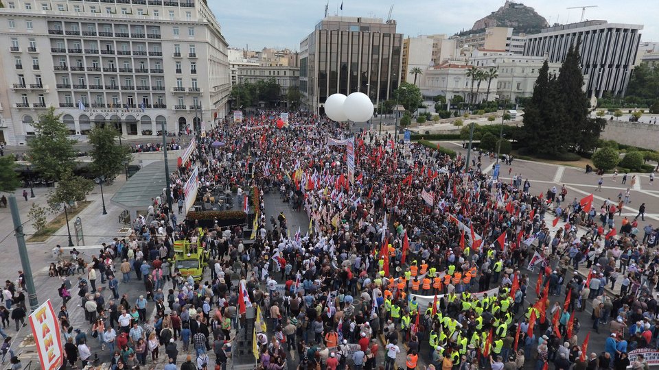Στους δρόμους τα συνδικάτα ενάντια στο ασφαλιστικό-φορολογικό νομοσχέδιο [εικόνες] | iefimerida.gr 2