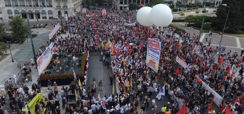 Σε κλοιό διαδηλωτών η Βουλή -Ολα τα συνδικάτα στους δρόμους για το Ασφαλιστικό [εικόνες] | iefimerida.gr 1