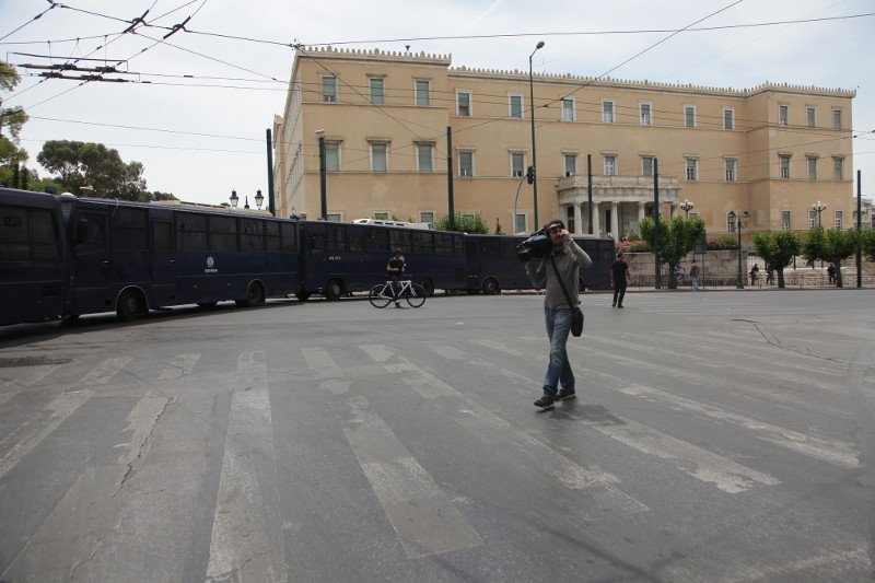 Σε κλοιό διαδηλωτών η Βουλή -Ολα τα συνδικάτα στους δρόμους για το Ασφαλιστικό [εικόνες] | iefimerida.gr 13