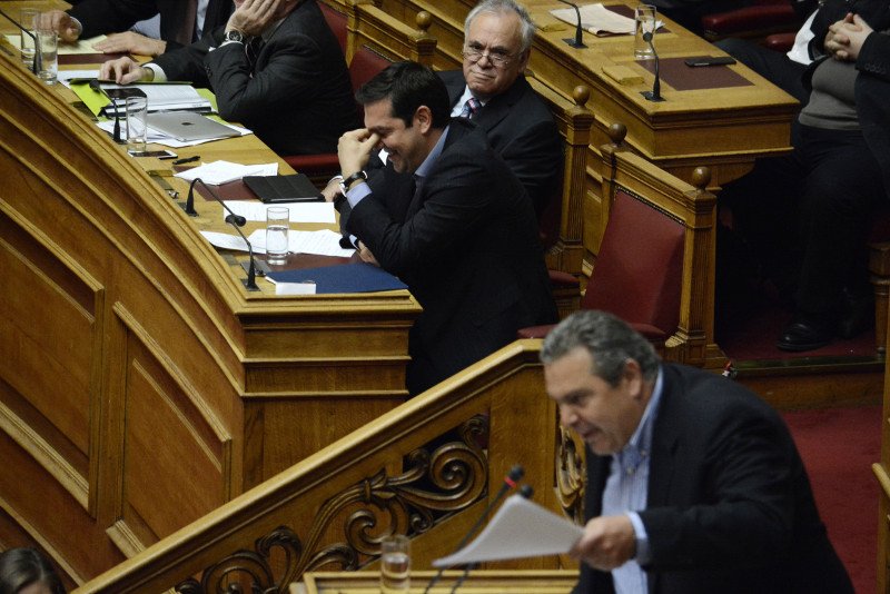 Βούλτεψη σε Καμμένο: Τι έγινε βρε Πάνο, τελείωσε ο πόλεμος; Γύρισες; -Γέλαγε μέχρι και ο Τσίπρας [εικόνα] | iefimerida.gr 0