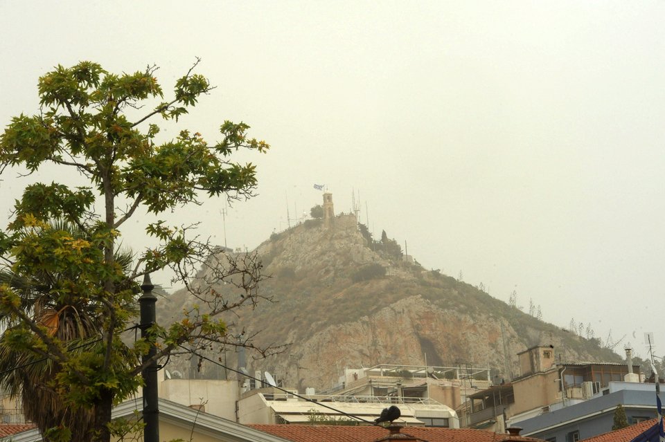 Αφρικανική σκόνη σκέπασε την Αθήνα -Τι πρέπει να προσέχουν οι ευπαθείς ομάδες [εικόνες] | iefimerida.gr 1