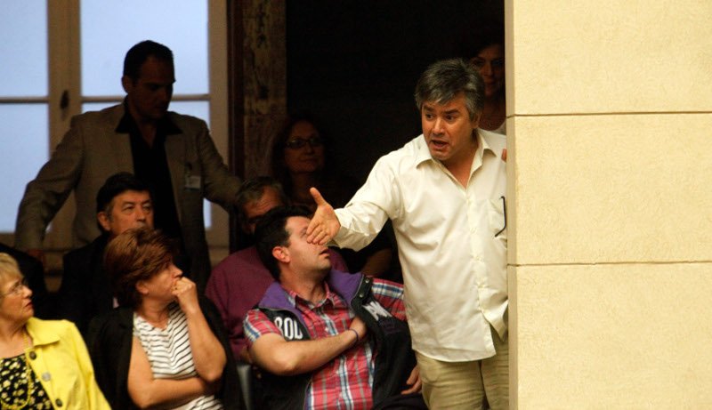 Ο άνδρας από τα θεωρεία που φώναξε στον Τσίπρα: «Αφήστε τα νούμερα και πείτε μας πώς θα κυβερνήσετε» [εικόνες] | iefimerida.gr 1