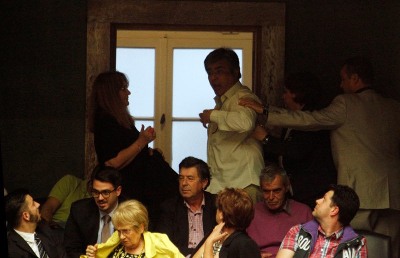 Ο άνδρας από τα θεωρεία που φώναξε στον Τσίπρα: «Αφήστε τα νούμερα και πείτε μας πώς θα κυβερνήσετε» [εικόνες] | iefimerida.gr 3