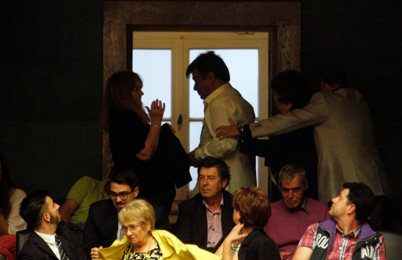 Ο άνδρας από τα θεωρεία που φώναξε στον Τσίπρα: «Αφήστε τα νούμερα και πείτε μας πώς θα κυβερνήσετε» [εικόνες] | iefimerida.gr 4