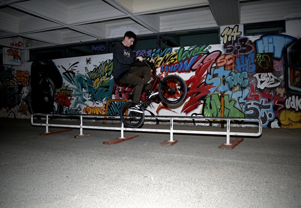 Τα «κρυμμένα» γκράφιτι της Αθήνας -Ξεφυτρώνουν σε κάθε γωνιά της πόλης [εικόνες] | iefimerida.gr 8