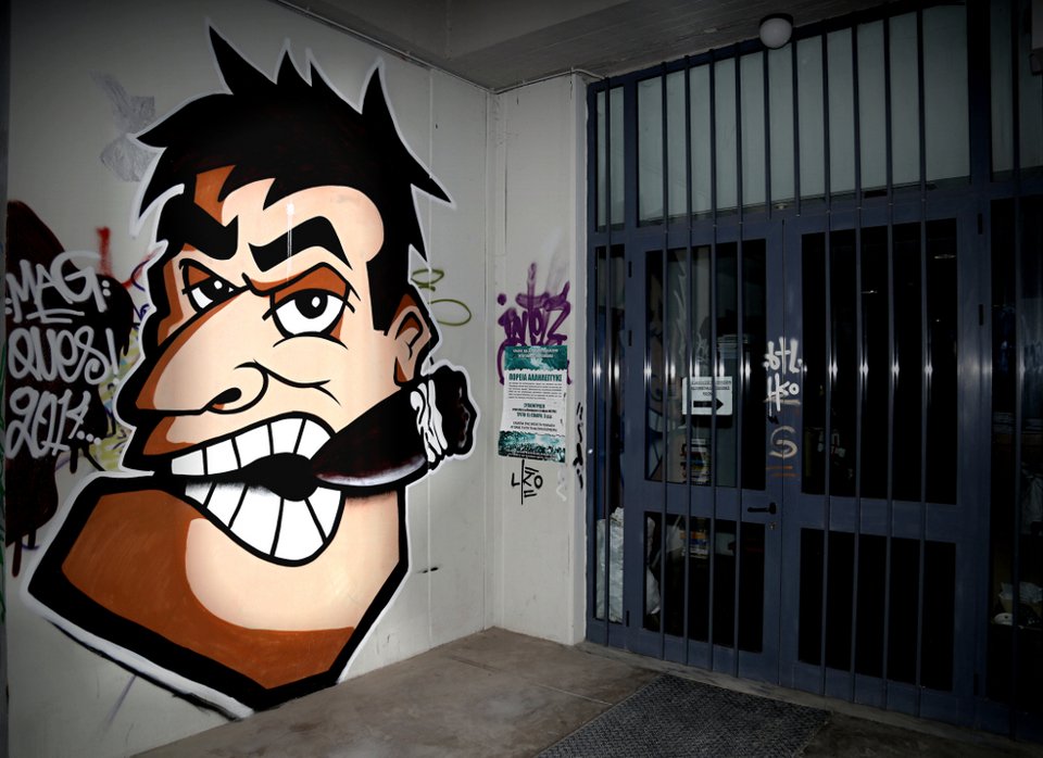 Τα «κρυμμένα» γκράφιτι της Αθήνας -Ξεφυτρώνουν σε κάθε γωνιά της πόλης [εικόνες] | iefimerida.gr 3