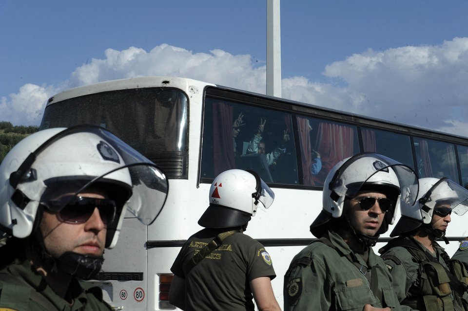 Οι αλληλέγγυοι αντέδρασαν στην εκκένωση της Ειδομένης [εικόνες] | iefimerida.gr 4