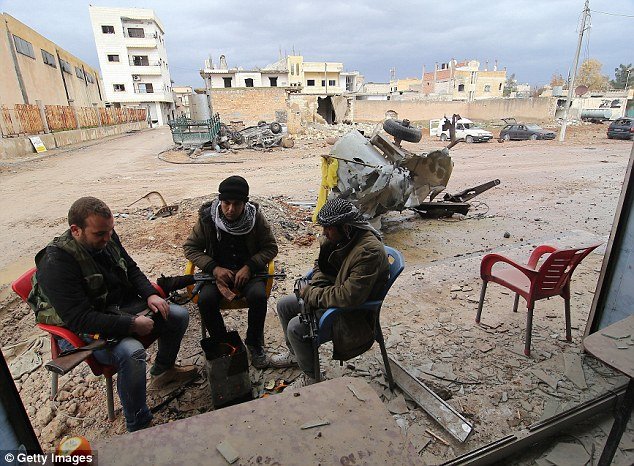 Οι δρόμοι του θανάτου: Πτώματα παντού στον απόηχο της μάχης στο Κομπάνι [εικόνες] | iefimerida.gr 12