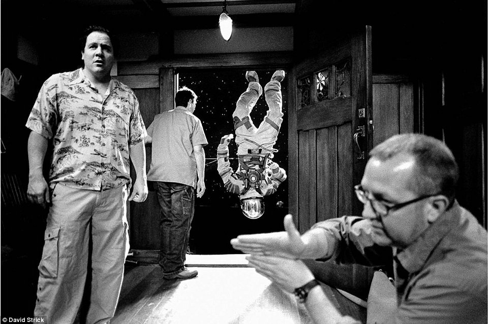 Στα παρασκήνια του Χόλιγουντ: Ετσι γυρίζονται οι επικίνδυνες και... εξωπραγματικές σκηνές [εικόνες] | iefimerida.gr 2