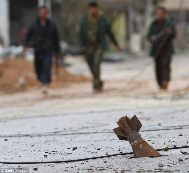 Οι δρόμοι του θανάτου: Πτώματα παντού στον απόηχο της μάχης στο Κομπάνι [εικόνες] | iefimerida.gr 4