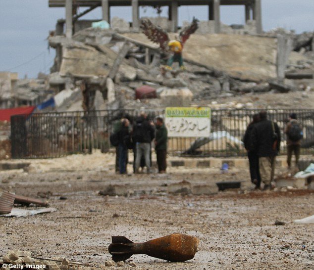 Οι δρόμοι του θανάτου: Πτώματα παντού στον απόηχο της μάχης στο Κομπάνι [εικόνες] | iefimerida.gr 6