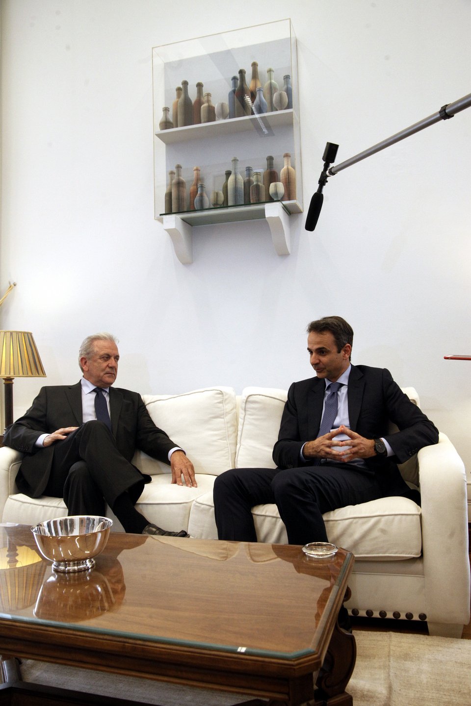  Συνάντηση Μητσοτάκη-Αβραμόπουλου -Στην ατζέντα το προσφυγικό [εικόνες]  | iefimerida.gr 0