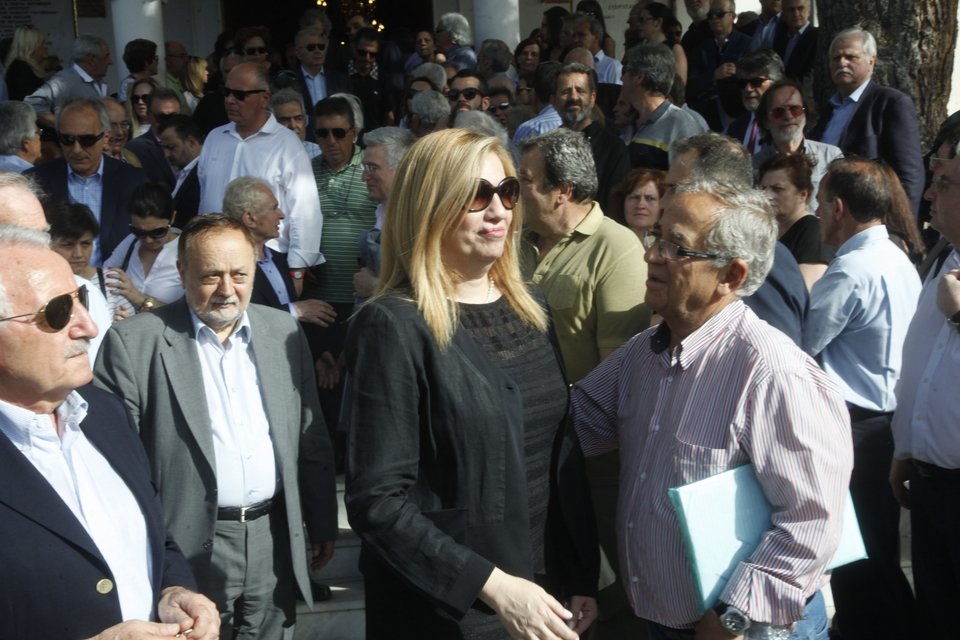 Πλήθος κόσμου στο τελευταίο «αντίο» στον Γιώργο Παναγιωτακόπουλο  [εικόνες] | iefimerida.gr 1