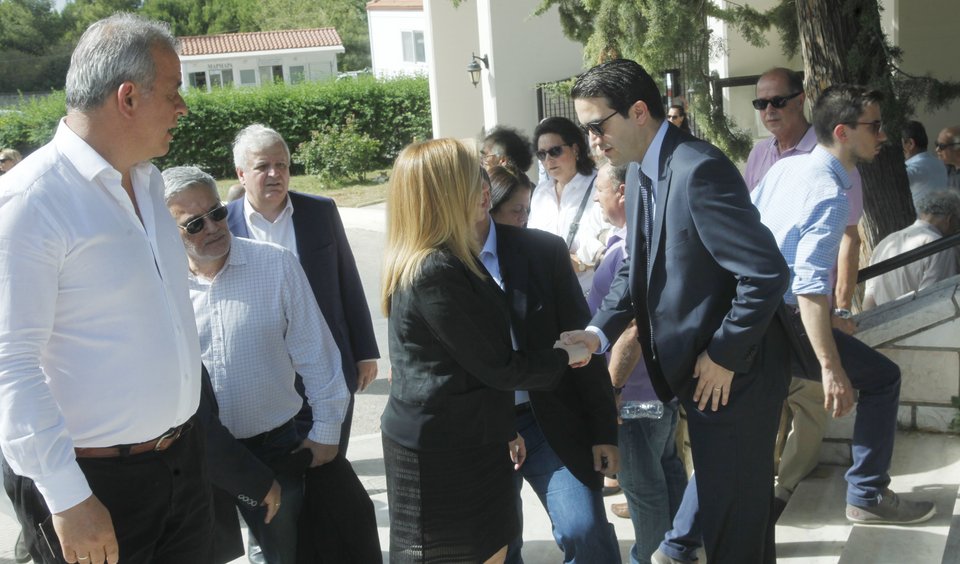 Πλήθος κόσμου στο τελευταίο «αντίο» στον Γιώργο Παναγιωτακόπουλο  [εικόνες] | iefimerida.gr 6