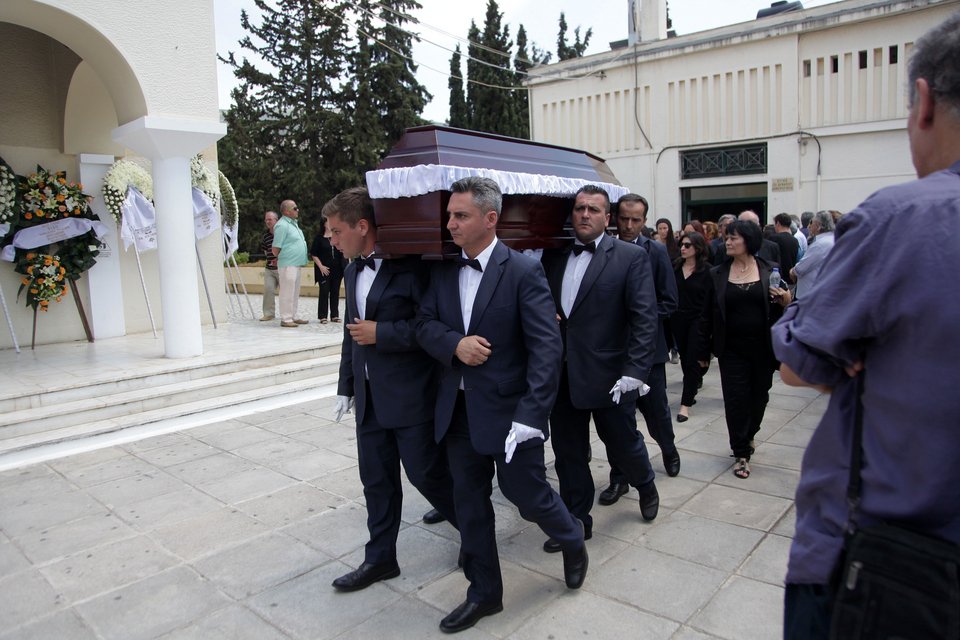 Το τελευταίο αντίο στον Νίκο Τριανταφυλλίδη -Συντετριμμένος ο Χάρρυ Κλυνν [εικόνες] | iefimerida.gr 0