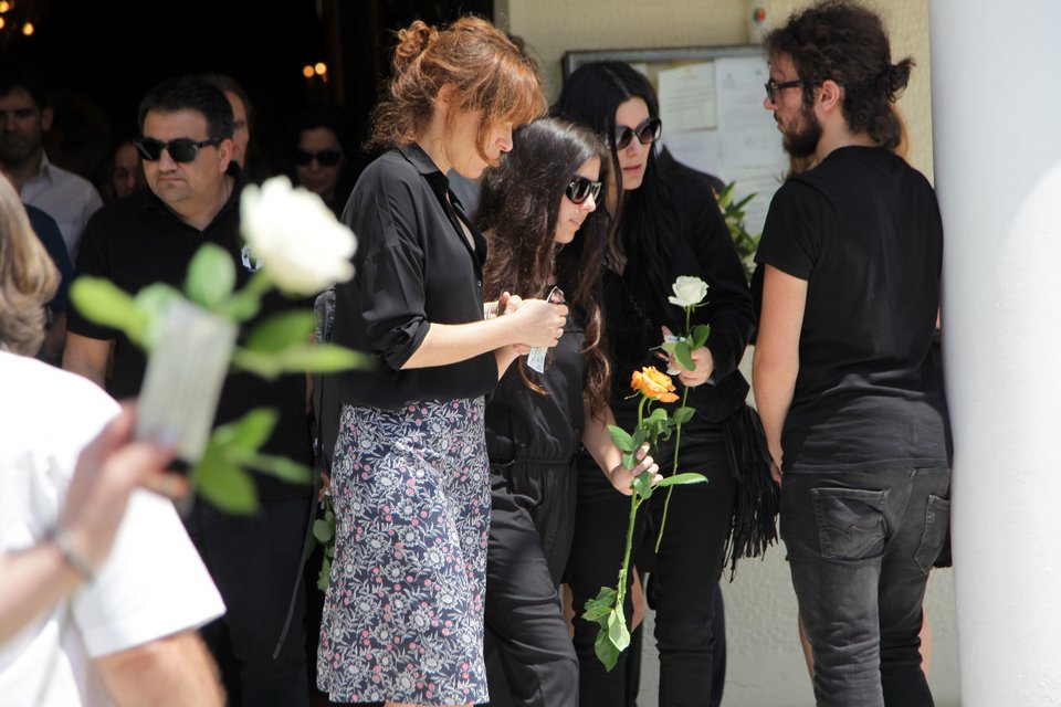 Το τελευταίο αντίο στον Νίκο Τριανταφυλλίδη -Συντετριμμένος ο Χάρρυ Κλυνν [εικόνες] | iefimerida.gr 2