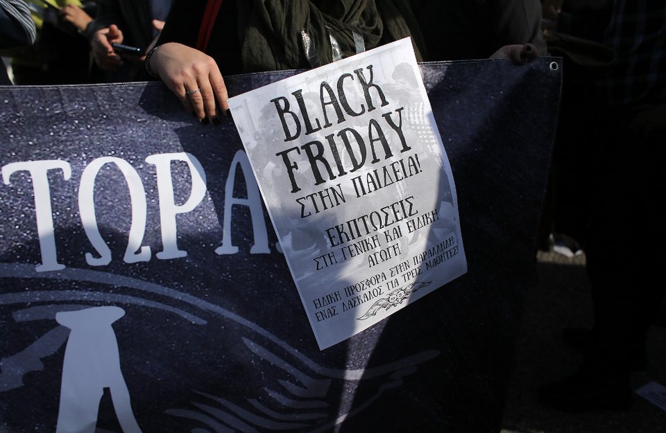 Δάσκαλοι και νηπιαγωγοί έξω από το Υπουργείο Παιδείας [εικόνες] | iefimerida.gr 1