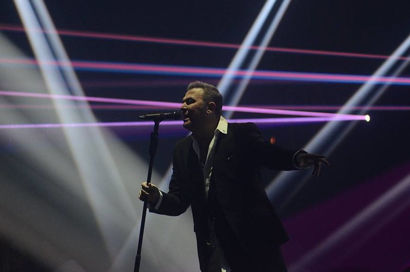 Ρέμος στο iefimerida: «Δεν ξεχωρίζω αν πρέπει να τραγουδήσω στον εκατομμυριούχο ή στον άλλον»  | iefimerida.gr 0