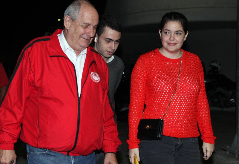 H κόρη του Τέρενς Κουίκ αποκαλύπτει: Βλέπω συχνά τον Τσίπρα στα όνειρά μου [βίντεο]  | iefimerida.gr 0