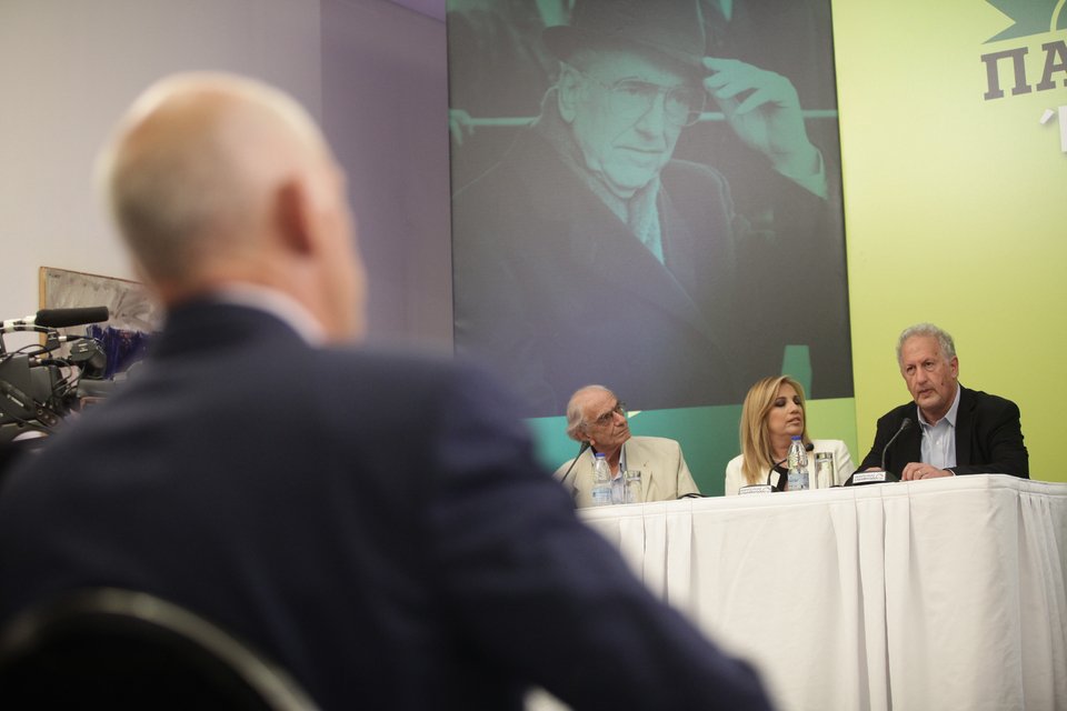 Eκδήλωση για τα 20 χρόνια από τον θάνατο του Ανδρέα Παπανδρέου -Φώφη, Γιώργος, Σημίτης ήταν εκεί [εικόνες] | iefimerida.gr 27