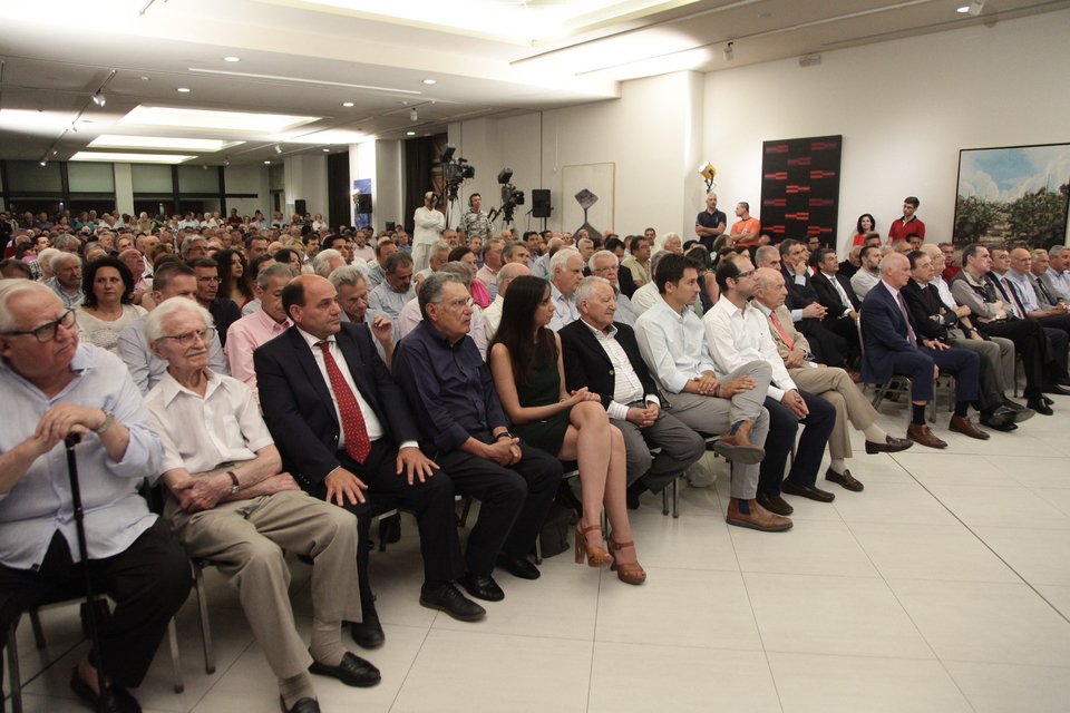 Eκδήλωση για τα 20 χρόνια από τον θάνατο του Ανδρέα Παπανδρέου -Φώφη, Γιώργος, Σημίτης ήταν εκεί [εικόνες] | iefimerida.gr 6