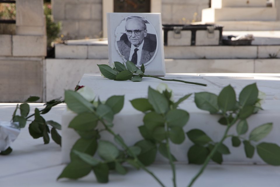 Το τρισάγιο του ΠΑΣΟΚ για τα 20 χρόνια από τον θάνατο του Παπανδρέου -Ξεχωριστό έκανε η Λιάνη [εικόνες]  | iefimerida.gr 11