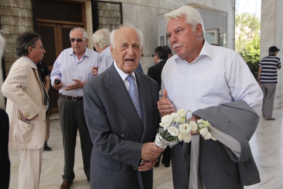 Το τρισάγιο του ΠΑΣΟΚ για τα 20 χρόνια από τον θάνατο του Παπανδρέου -Ξεχωριστό έκανε η Λιάνη [εικόνες]  | iefimerida.gr 9