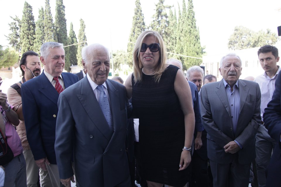 Το τρισάγιο του ΠΑΣΟΚ για τα 20 χρόνια από τον θάνατο του Παπανδρέου -Ξεχωριστό έκανε η Λιάνη [εικόνες]  | iefimerida.gr 6