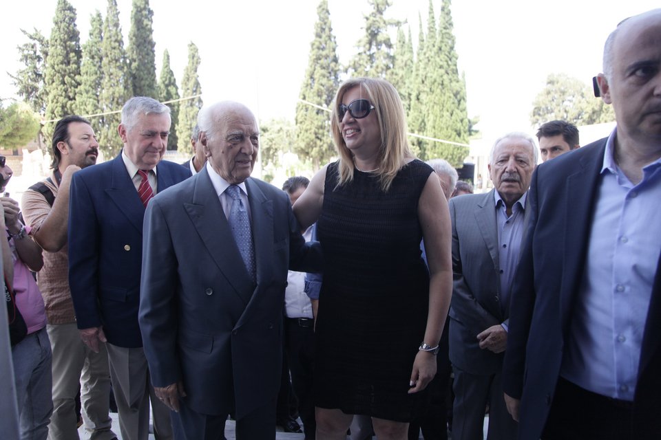Το τρισάγιο του ΠΑΣΟΚ για τα 20 χρόνια από τον θάνατο του Παπανδρέου -Ξεχωριστό έκανε η Λιάνη [εικόνες]  | iefimerida.gr 10