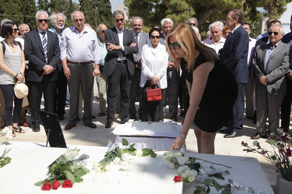 Το τρισάγιο του ΠΑΣΟΚ για τα 20 χρόνια από τον θάνατο του Παπανδρέου -Ξεχωριστό έκανε η Λιάνη [εικόνες]  | iefimerida.gr 4