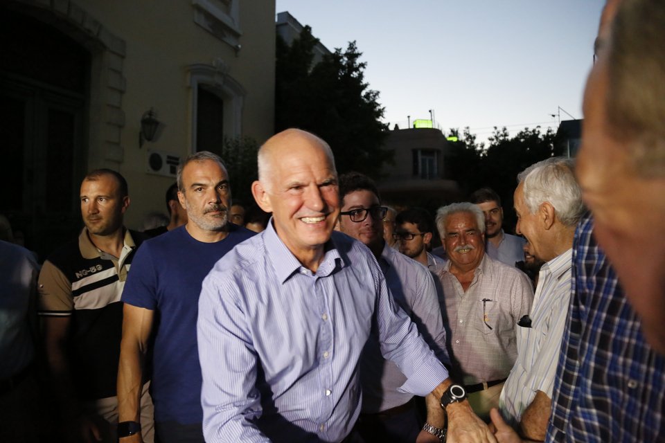 Τι απαντά ο Γ. Παπανδρέου στην κριτική ότι η οικογένειά του κατέστρεψε τη χώρα [εικόνες]  | iefimerida.gr 1