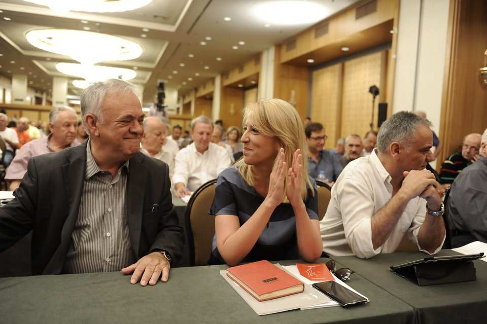 Ολες οι κάμερες πάνω στον Καρανίκα στην Κεντρική Επιτροπή -Πόζαρε σαν σταρ [εικόνες] | iefimerida.gr 5