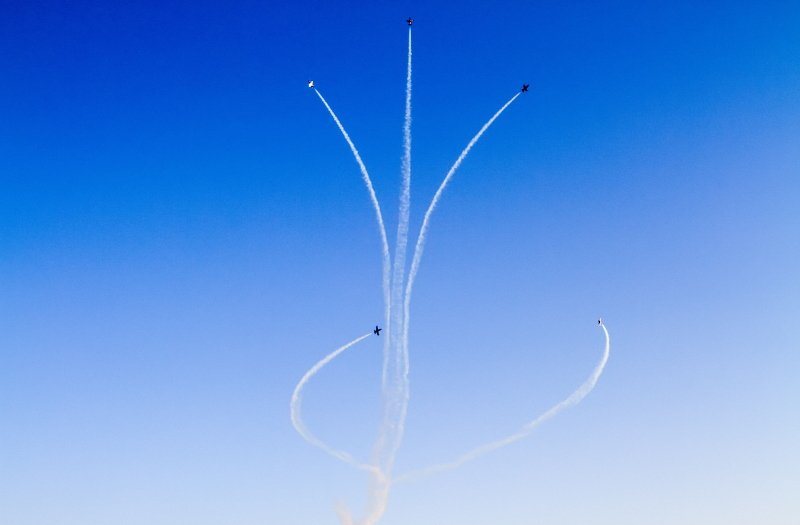 Εντυπωσιακοί ελιγμοί και θεαματικά «κόλπα» στους αιθέρες -Στο Air Show της Καβάλας [εικόνες] | iefimerida.gr 10